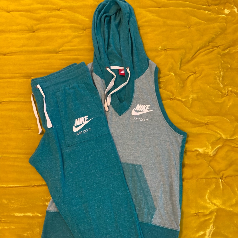 Nike Capri Set.